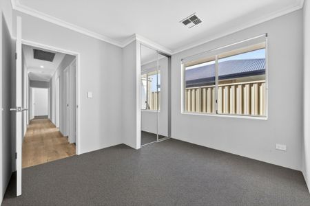 Coastal Living Meets Modern Comfort. - Photo 5