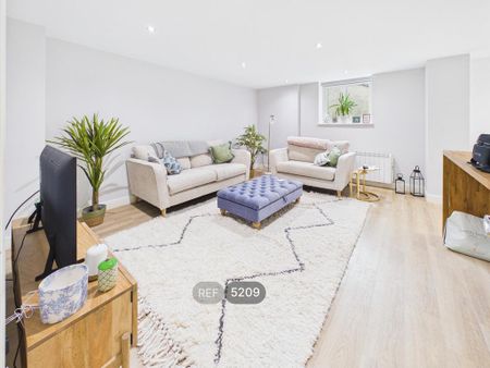 2 bedroom terraced house to rent - Photo 2