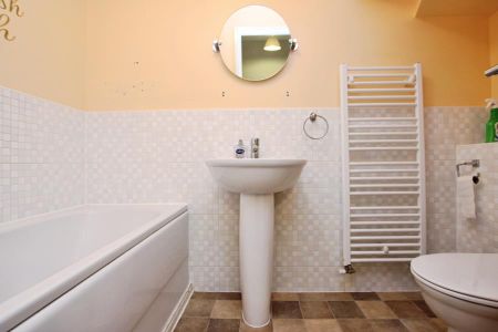 4 bedroom terraced house to rent - Photo 5