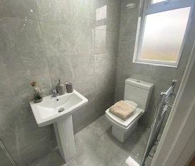 1 bedroom in a house share to rent - Photo 5