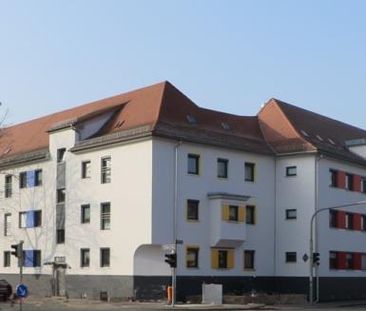 modernisierte 2-Zimmer-Wohnung mit Balkon im 1. Stock (ohne Aufzug) - Foto 1