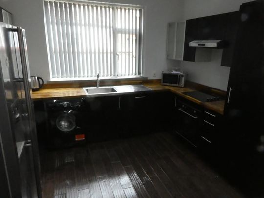 5 bedroom semi-detached house to rent - Photo 1