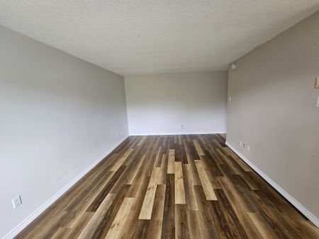 For Lease - 4 Avalon Place Unit# 102, Kitchener, Ontario - Photo 2