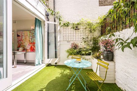 A charming one bedroom apartment with a private patio garden. - Photo 4