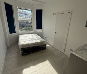 Studio Flat, Casewick Road, SE27 - Photo 3