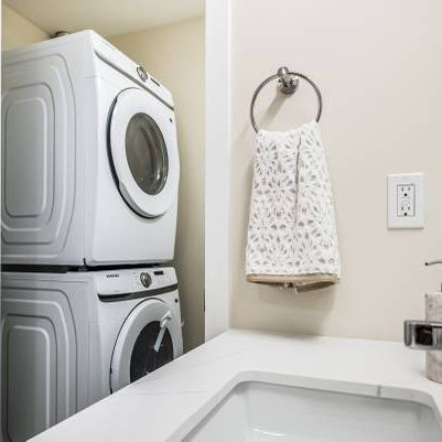 Pet-Friendly Studio Apartments w/ In-Suite Laundry - Photo 1