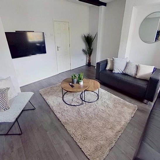 8 bedroom townhouse to rent - Photo 1