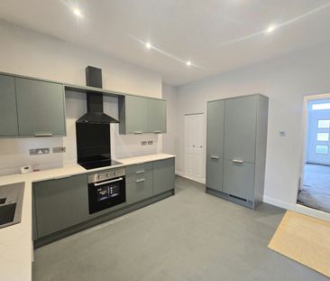 2 bed Terraced - To Let - Photo 5