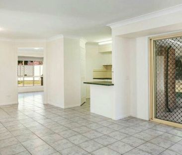 QUALITY 4 BEDROOM FAMILY HOME | SIDE ACCESS | QUIET CUL-DE-SAC! - Photo 1