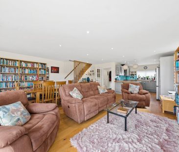 4 bedroom detached house to rent - Photo 1