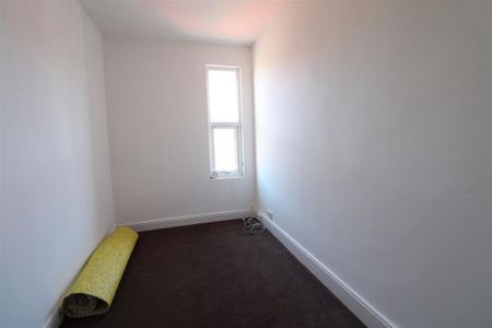 4 bedroom terraced house to rent - Photo 3