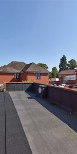 A two bedroom maisonette split over two floors, located on the Marlow High Street - Photo 3