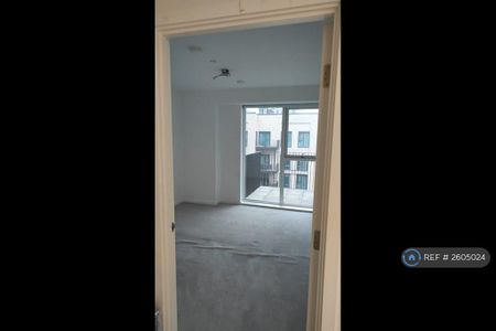 3 bedroom flat to rent - Photo 4
