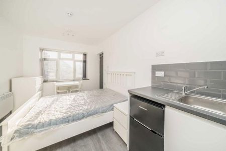 Studio to rent - Photo 2