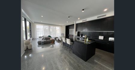 Luxury fully furnished waterfront Dreamhome - Photo 2