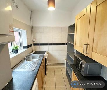 4 bedroom semi-detached house to rent - Photo 6