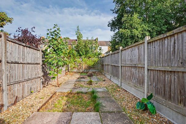2 bedroom end of terrace house to rent - Photo 1