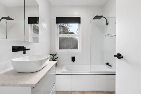 Chic Modern Living in the Frankston High School Zone - Photo 2