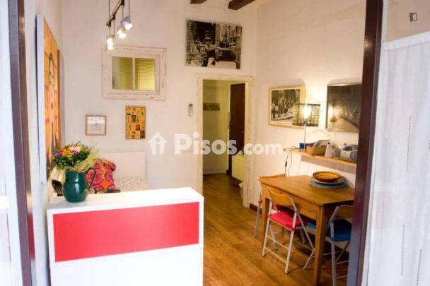 Piso en alquiler en El Raval - Photo 1