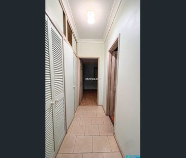 Spacious 5-6 Bedroom Family Home – Prime Location! - Photo 3