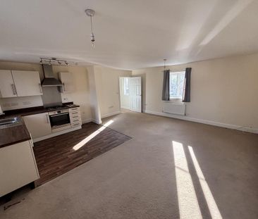 2 bedroom coach house to rent - Photo 3