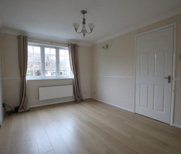 4 bedroom detached house to rent - Photo 2