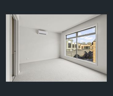 Bluebell Lane: Sophisticated Townhouse Living in the Heart of Ivanhoe - Photo 4