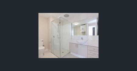 GORGEOUS GROUND FLOOR APARTMENT LIVING - Photo 3