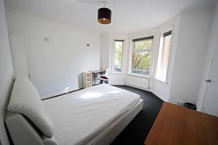 5 bedroom semi-detached house to rent - Photo 2