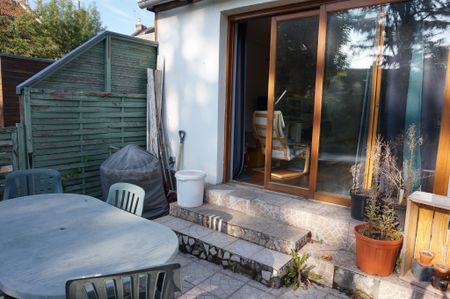 LAMBERSART - CANON D'OR - T3 - REZ DE JARDIN - - Photo 3