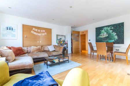 3 bedroom flat to rent - Photo 4