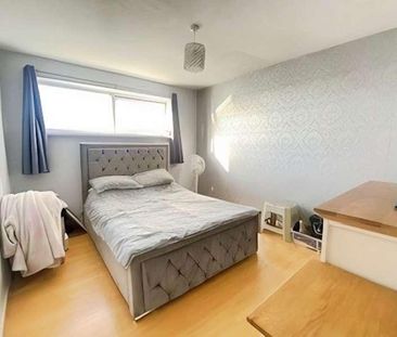 Priory Oak, Brackla, Bridgend, CF31 - Photo 4