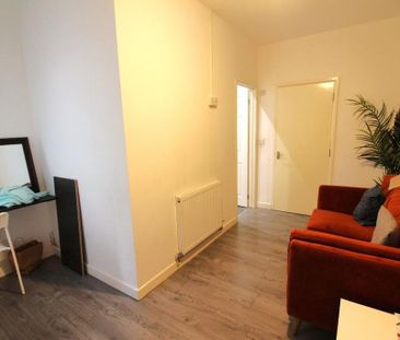 6 bedroom terraced house to rent - Photo 5