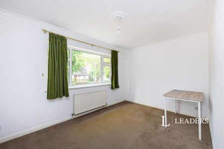 4 bedroom detached house to rent - Photo 3