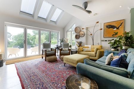 6 bedroom detached house to rent - Photo 2