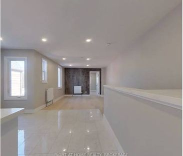 Completely renovated spacious layout! - Photo 4