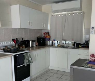 Two Level, Two Bedroom Unit Close to CBD - Photo 6