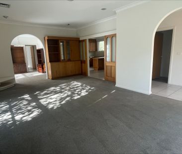 Spacious 3 bedroom family home in an excellent location! - Photo 6