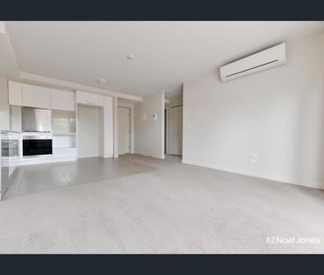 Stylish Apartment Living in a Superb Ringwood Location - Photo 2