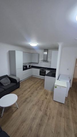 Room in a Shared House, Kilburn High Road, NW6 - Photo 5