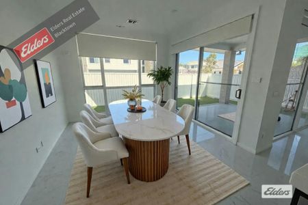 Brand-New Modern Elegant Family home. - Photo 2