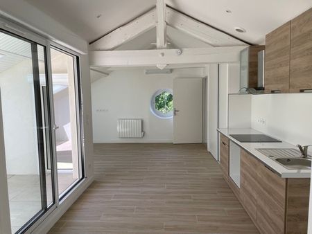 LOCATION T3 - OULLINS, - Photo 5