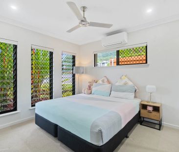 Executive family home with pool and modern comforts - Photo 5