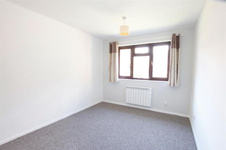 2 bedroom semi-detached bungalow to rent - Photo 2