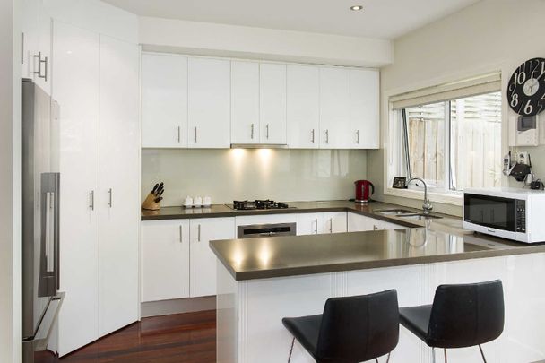 Location & Sophistication - Photo 1