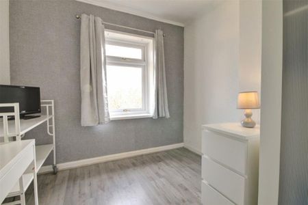 2 bedroom semi-detached house to rent - Photo 3