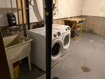 Townhouse in Whitehorn - Photo 5