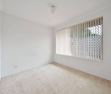 LARGE FAMILY HOME! - Photo 6