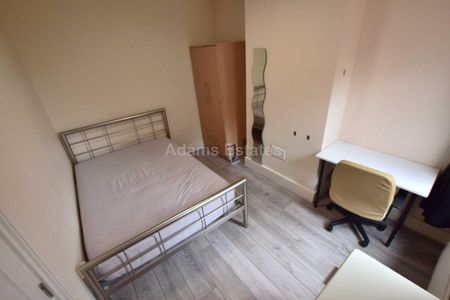 4 bedroom terraced house to rent - Photo 4