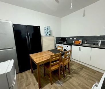 Studio Flat, Green Lane, IG3 - Photo 4